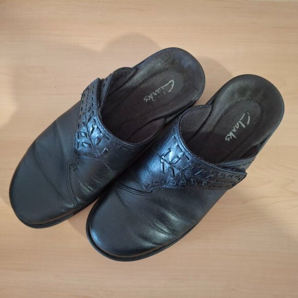 Clarks Black Leather Slip-On Clogs / Mules - Women's Size 5M - Comfort & Casual - Picture 7 of 7